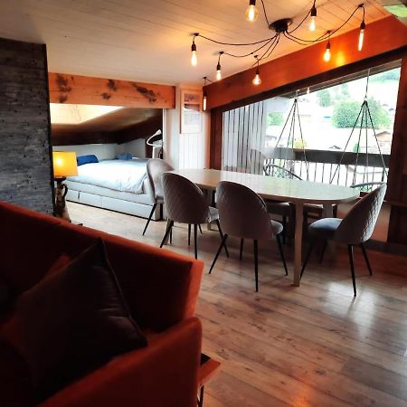 Appartement En Plein Centre Du Village 레컨테민스몬트조이 외부 사진