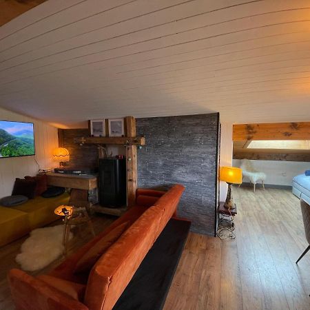 Appartement En Plein Centre Du Village 레컨테민스몬트조이 외부 사진