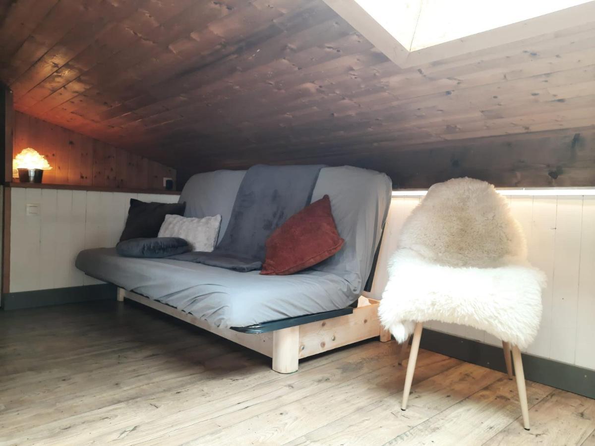 Appartement En Plein Centre Du Village 레컨테민스몬트조이 외부 사진