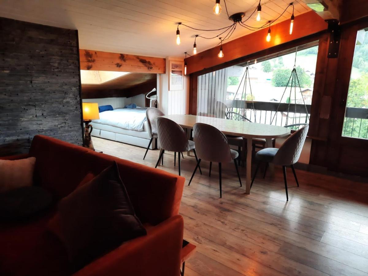 Appartement En Plein Centre Du Village 레컨테민스몬트조이 외부 사진