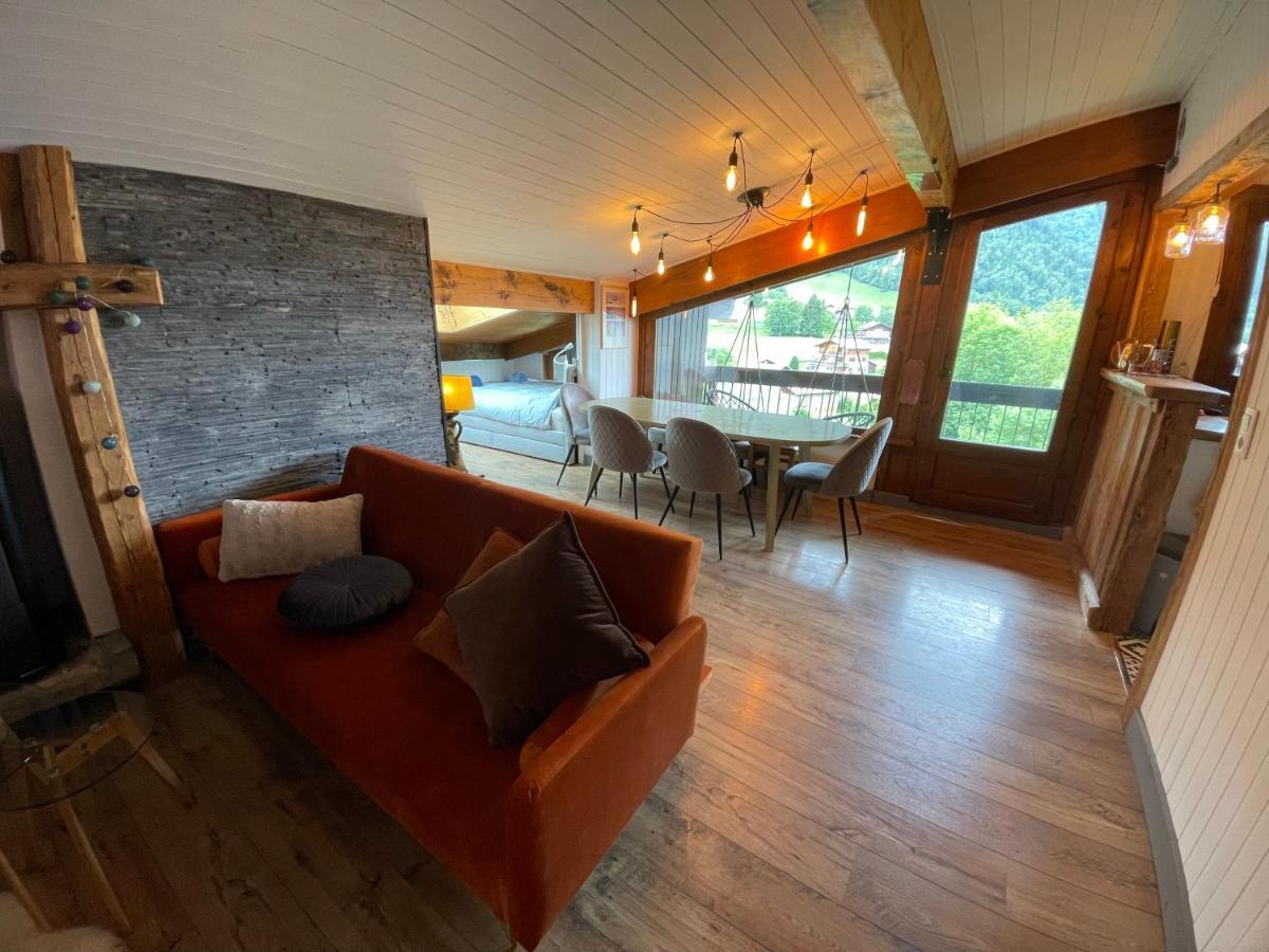 Appartement En Plein Centre Du Village 레컨테민스몬트조이 외부 사진