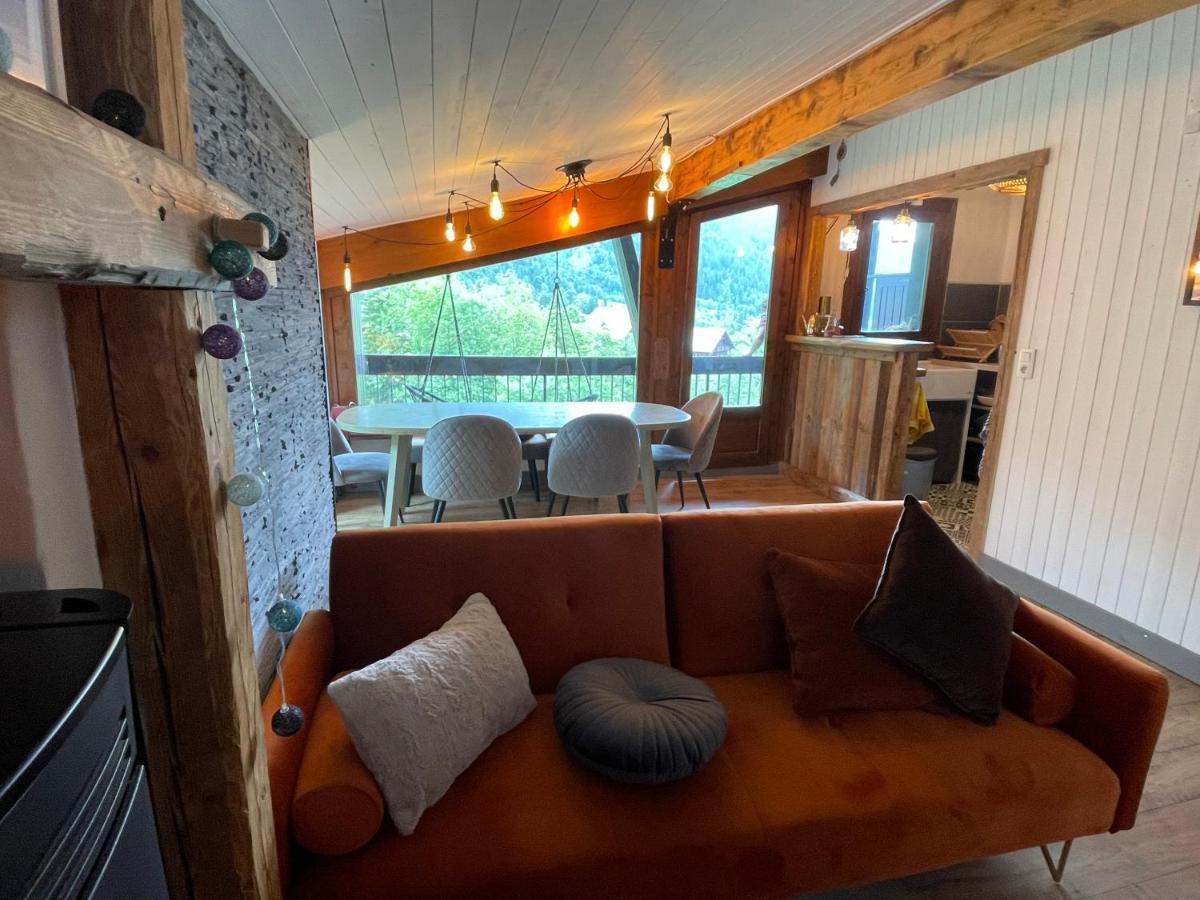 Appartement En Plein Centre Du Village 레컨테민스몬트조이 외부 사진